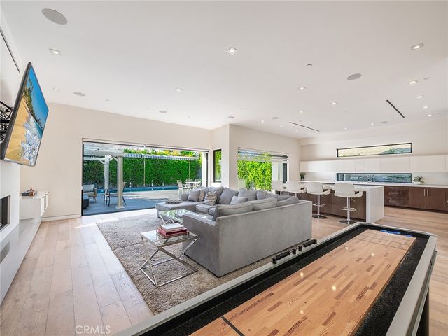 619 S Orange, Los Angeles, CA 90036