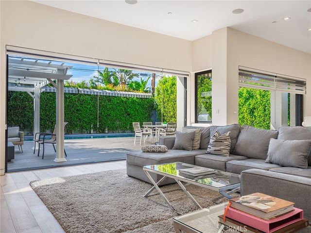 619 S Orange, Los Angeles, CA 90036