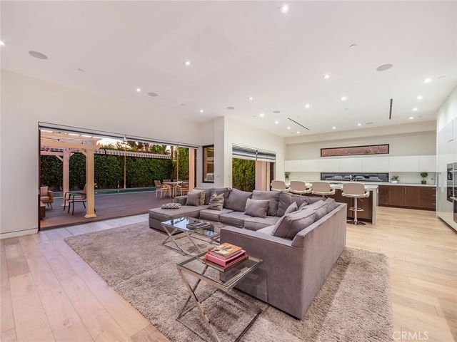 619 S Orange, Los Angeles, CA 90036