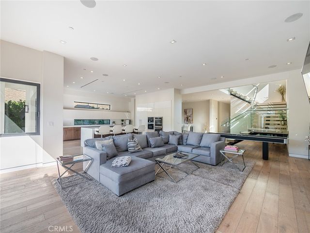 619 S Orange, Los Angeles, CA 90036