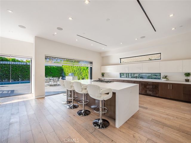 619 S Orange, Los Angeles, CA 90036