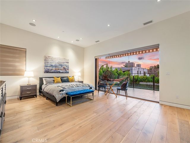 619 S Orange, Los Angeles, CA 90036