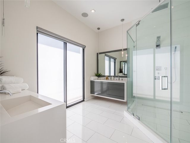 619 S Orange, Los Angeles, CA 90036