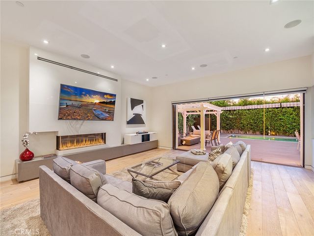619 S Orange, Los Angeles, CA 90036