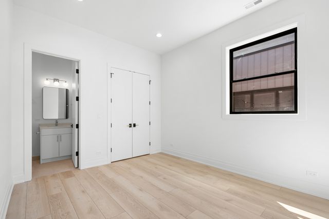 1331 W Taylor Street 4, Chicago, IL 60607