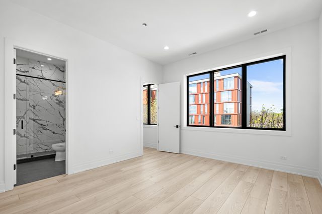 1331 W Taylor Street 4, Chicago, IL 60607
