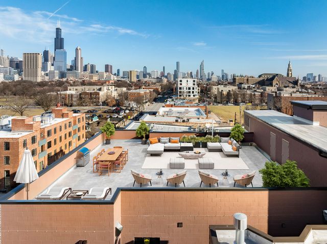 1331 W Taylor Street 4, Chicago, IL 60607