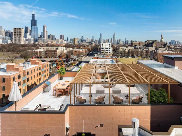 1331 W Taylor Street 4, Chicago, IL 60607