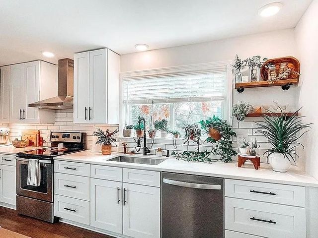 7221 W 61st Street, Overland Park, KS 66202