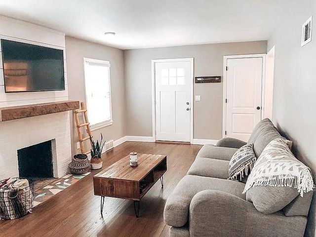 7221 W 61st Street, Overland Park, KS 66202