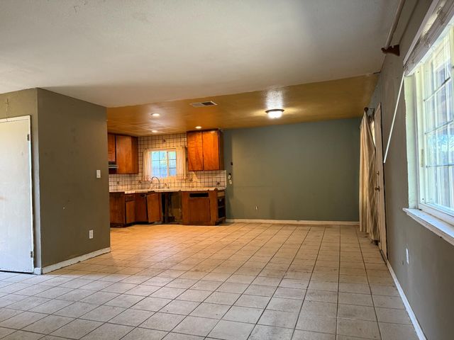 7875 Ann Arbor Way, Sacramento, CA 95832