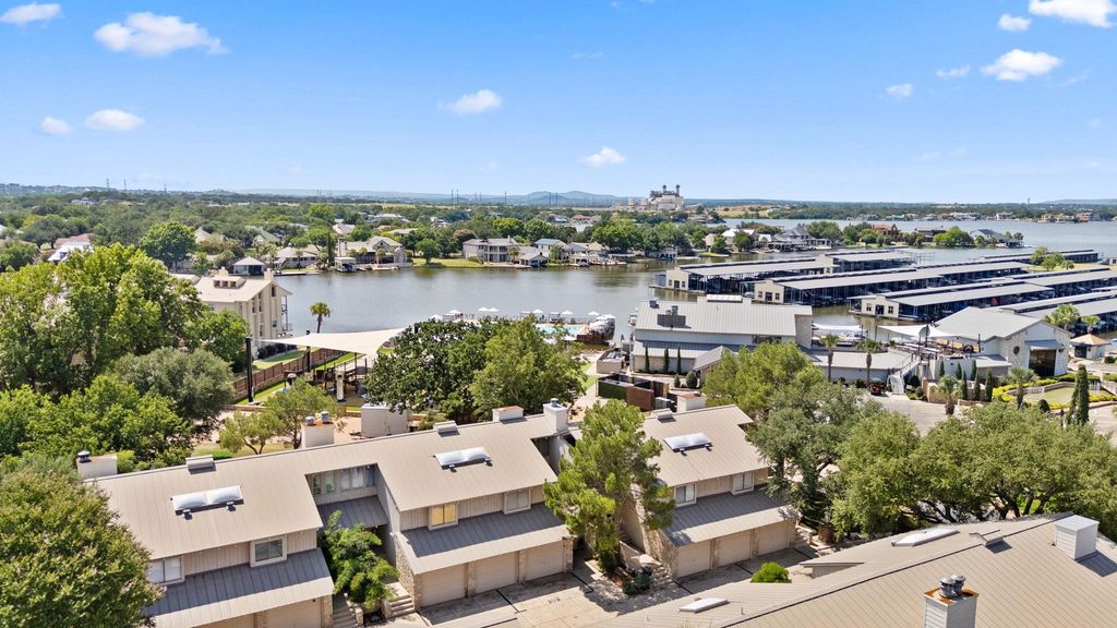 101 Cove W 103, Horseshoe Bay, TX 78657