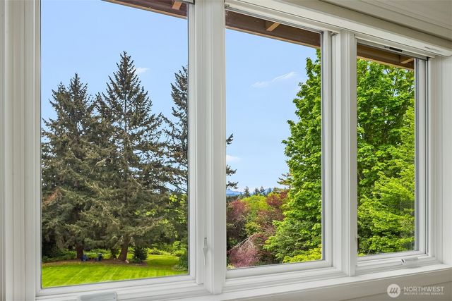 26207 NE 34th Street, Redmond, WA 98053