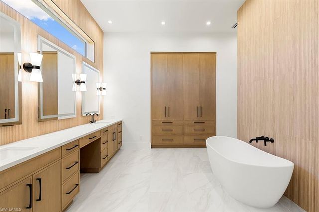 2309 Anthony CT, Naples, FL 34109