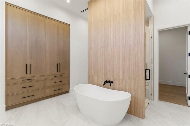 2309 Anthony CT, Naples, FL 34109