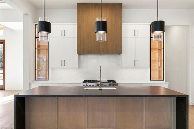 2309 Anthony CT, Naples, FL 34109