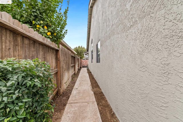 5213 San Paulo Dr, Salida, CA 95368