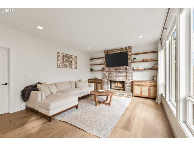 21390 HORTON Ct, West Linn, OR 97068