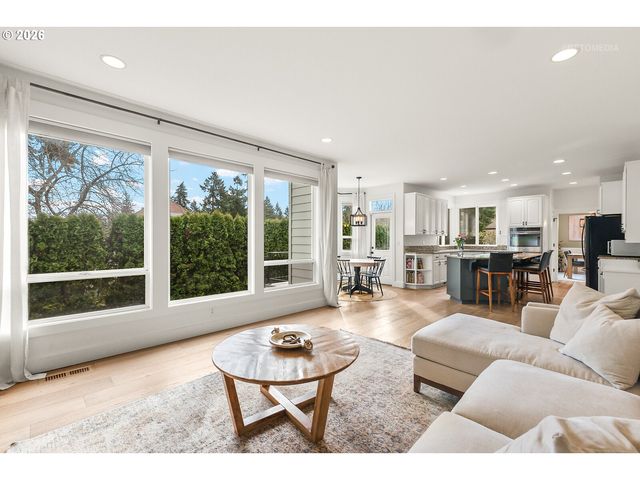 21390 HORTON Ct, West Linn, OR 97068