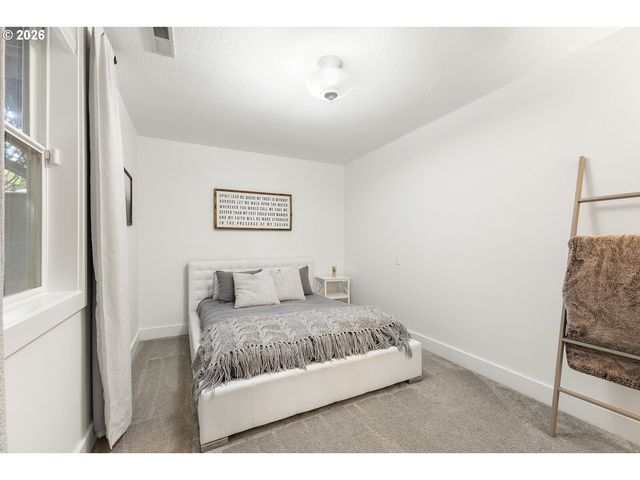 21390 HORTON Ct, West Linn, OR 97068