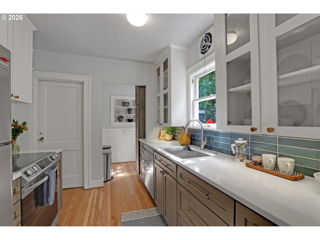 1106 Ne 33RD Ave, Portland, OR 97232