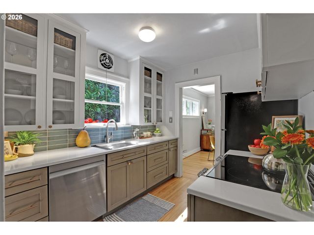 1106 Ne 33RD Ave, Portland, OR 97232