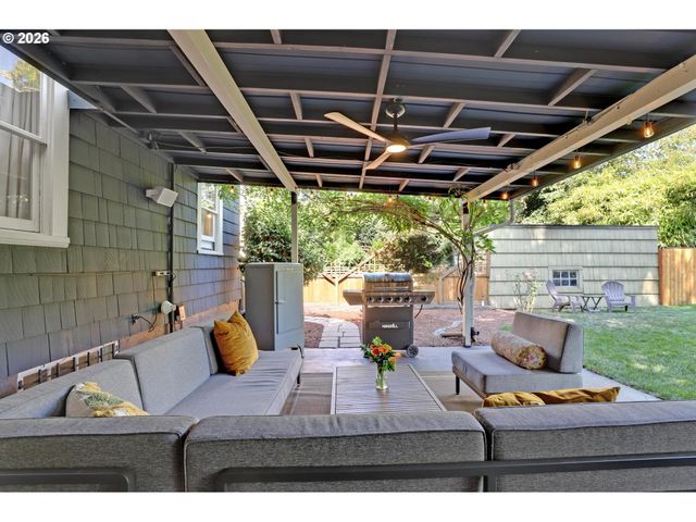 1106 Ne 33RD Ave, Portland, OR 97232