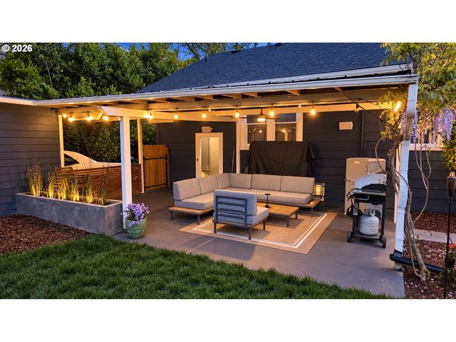 1106 Ne 33RD Ave, Portland, OR 97232
