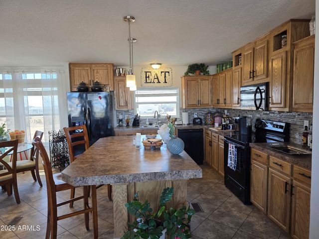 4143 W SUNSET Drive W, New River, AZ 85087