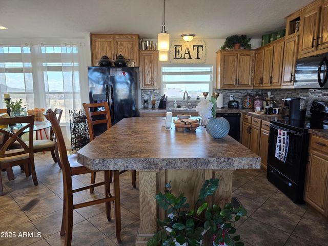 4143 W SUNSET Drive W, New River, AZ 85087