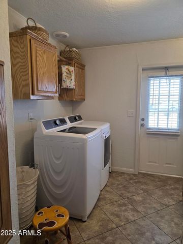 4143 W SUNSET Drive W, New River, AZ 85087