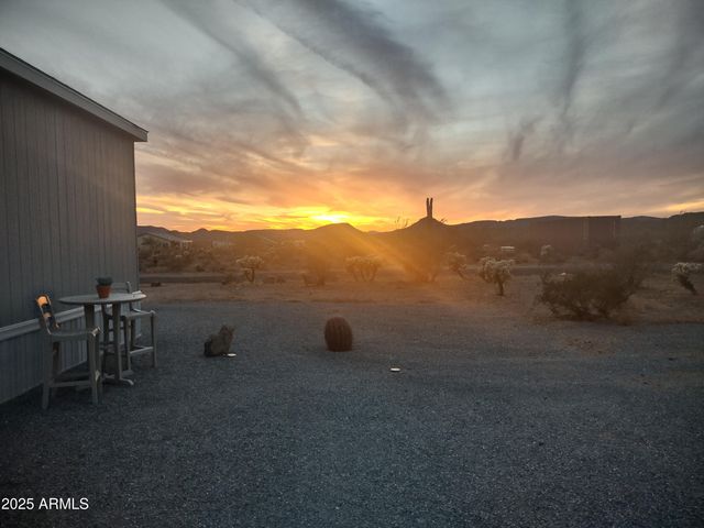 4143 W SUNSET Drive W, New River, AZ 85087