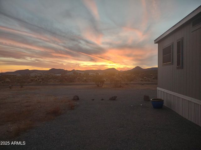 4143 W SUNSET Drive W, New River, AZ 85087