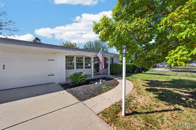 2913 Cypress Drive, St Charles, MO 63301