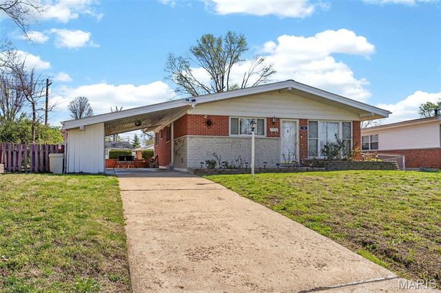 16 Tamma Lane, Hazelwood, MO 63042