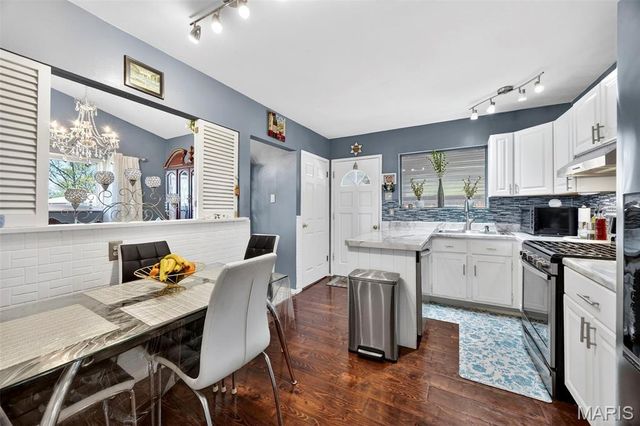 16 Tamma Lane, Hazelwood, MO 63042