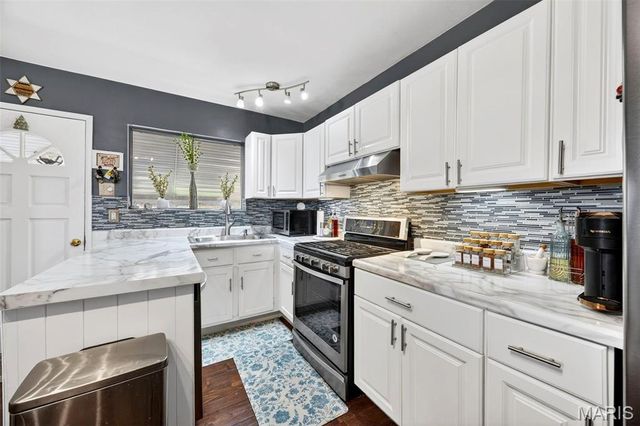 16 Tamma Lane, Hazelwood, MO 63042