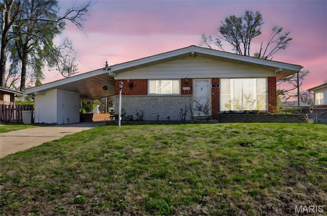 16 Tamma Lane, Hazelwood, MO 63042