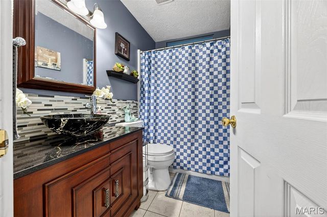 16 Tamma Lane, Hazelwood, MO 63042