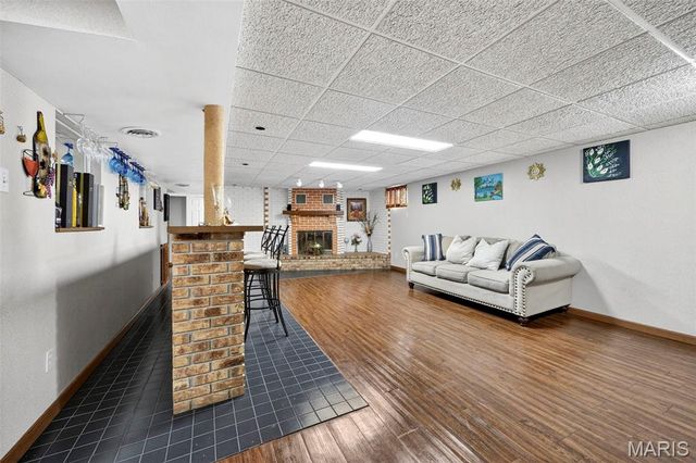 16 Tamma Lane, Hazelwood, MO 63042