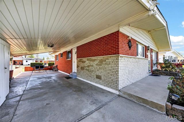 16 Tamma Lane, Hazelwood, MO 63042