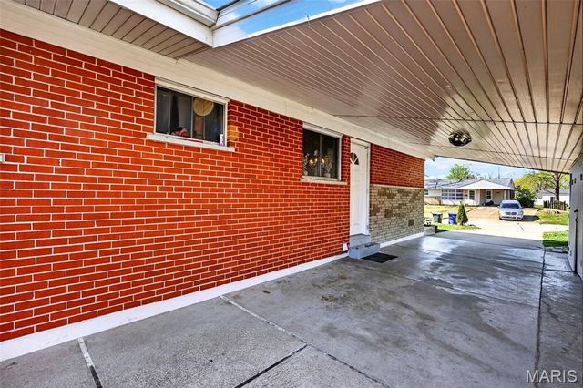 16 Tamma Lane, Hazelwood, MO 63042