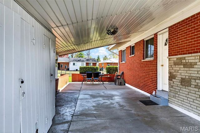 16 Tamma Lane, Hazelwood, MO 63042
