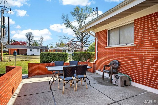 16 Tamma Lane, Hazelwood, MO 63042