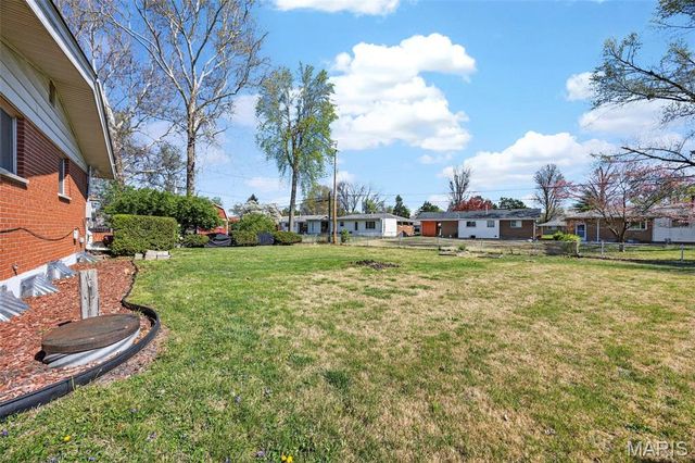 16 Tamma Lane, Hazelwood, MO 63042