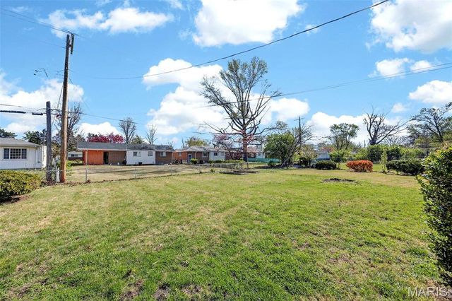 16 Tamma Lane, Hazelwood, MO 63042