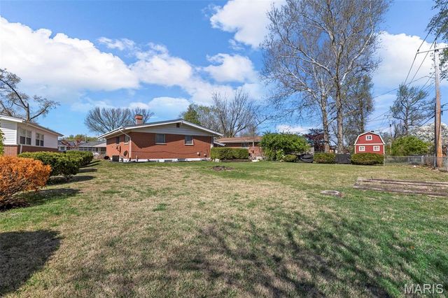 16 Tamma Lane, Hazelwood, MO 63042