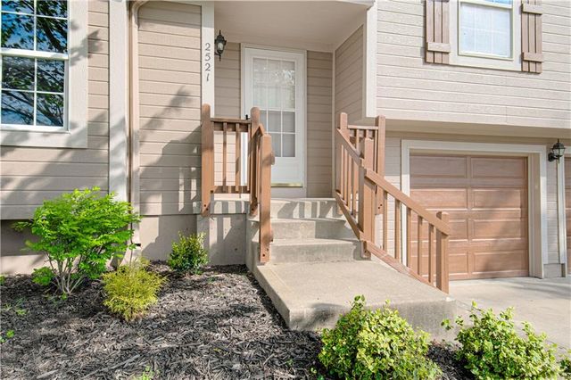 2521 NW Richard Street, Blue Springs, MO 64015