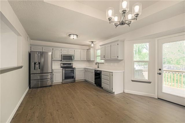 2521 NW Richard Street, Blue Springs, MO 64015