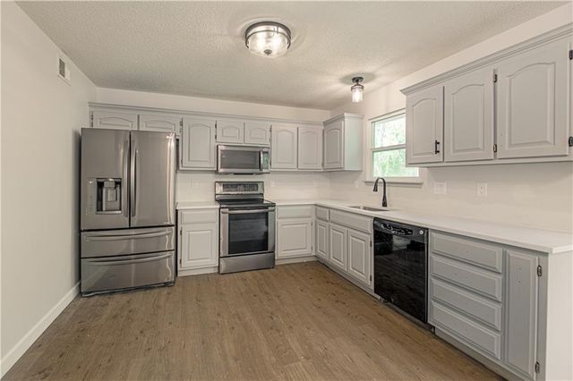 2521 NW Richard Street, Blue Springs, MO 64015